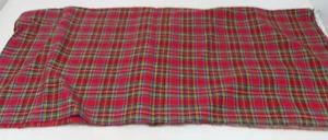 Remanente de tela a cuadros rojos 55" de largo 44" de ancho   - Imagen 1 de 2