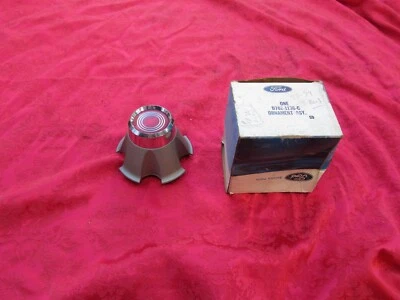 Tapa central de rueda Ford Ltd II/Underbird Deluxe 1977-79 D7OZ-1130-C Foto 1 de 4