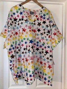 NWT Butter-Soft Scrub Top Womens Size 4X Multicolored Star Pattern On White - Picture 1 of 10