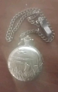Orologio da tasca VINTAGE MILANO uccellino cane anatra caccia batteria quarzo tono oro - Foto 1 di 4