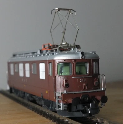 Roco 63886 HO gauge BLS Ae 4/4 electric locomotive in brown livery - Image 1 of 4