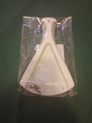 Pampered Chef Jar Opener #2677 – New in the Package - Image 1 of 2