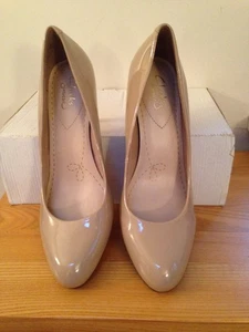 Clarks Style "Carlita Cove" Sand Court Shoes Size 5 1/2 D EU 39 Used Ex Con - Picture 1 of 14