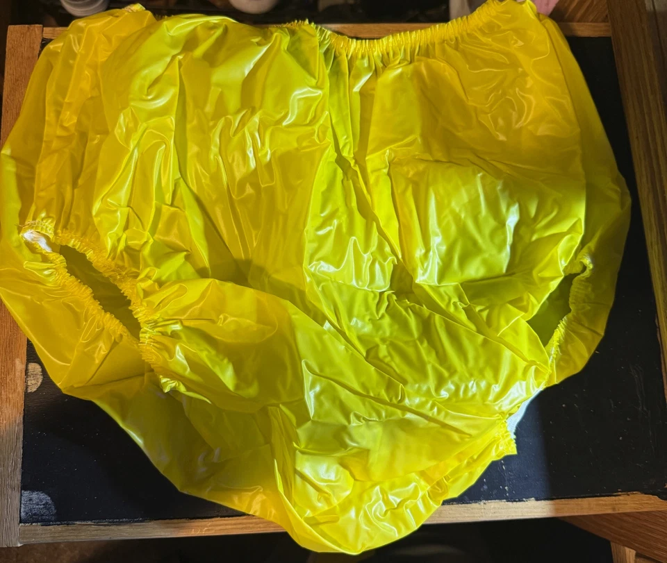 Pantalones de plástico Christy - Amarillo - Adulto, incontinente, impermeables Foto 1 de 1