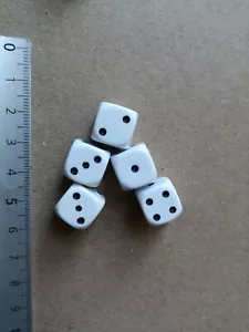 WHITE COMBAT DICES/WAR OF THE RING/BATTLE OF FIVE ARMIES BOARDGAME /P259 - Picture 1 of 1