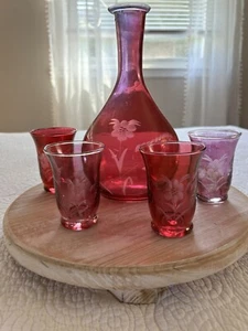 Vintage Floral Etched Cranberry Glass Wine Decanter Carafe Missing & 4 Glasses - Picture 1 of 15