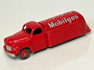 Dinky Toys #30P 1954 Studebaker Tanker Truck 'MOBILGAS' - Image 1 of 4