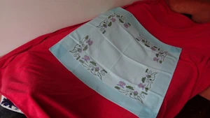 RICO TISCHDECKE Mitteldecke türkis fertig gestickt Handarbeit Kreutzstich NEU - Bild 1 von 6