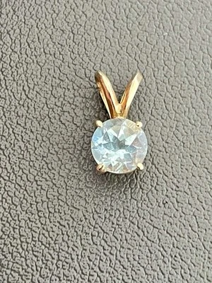 14kt Yellow Gold 0.75CT Natural Aquamarine Solitaire Pendant (F39) - Image 1 of 4