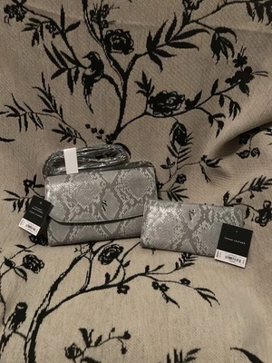 Juego Bandolera y Cartera Vera Wang Piel de Serpiente Nuevo con Etiquetas. Nuevo con etiquetas Foto 1 de 4