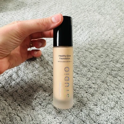 Amway Artistry STUDIO Healthy Future светящаяся основа SPF 15 оттенок #3 30 мл легкая - Изображение 1 из 4