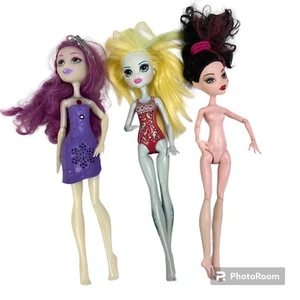 Monster High Doll lot : Lagoona Blue, Draculaura, & Spooktacular Popstar Ari - Picture 1 of 13
