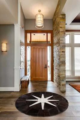 Alfombra de retazos de cuero de vaca redonda de lujo AYDIN, pelo sobre piel blanco y negro, diámetro Foto 1 de 4