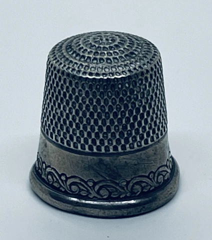 KETCHAM & MCDOOGLE Antique Victorian Sterling Silver Thimble w/ Art Nouveau Trim Cover