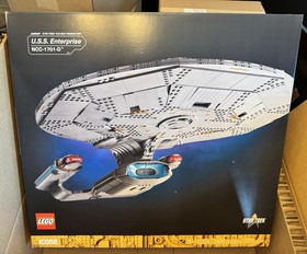 SOLD OUT EVERYWHERE UNTIL FEB!  Lego Star Trek 10356 USS Enterprise NCC-1701 D!