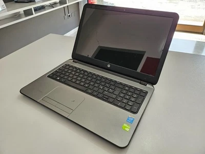 HP 15-r217nl Notebook 15.6'' i7-5500U 8GB 1TB Windows 10 Usato Batteria KO - Immagine 1 di 4