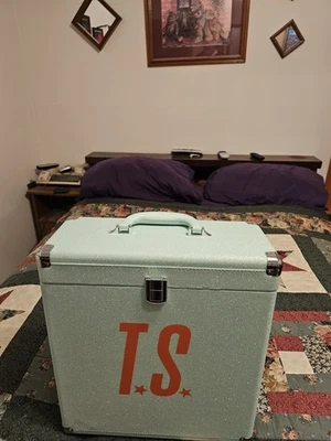 TAYLOR SWIFT THE LIFE OF A SHOWGIRL VINYL COLLECTORS CASE LIMITED EDIT SOLD OUT  - Image 1 of 4