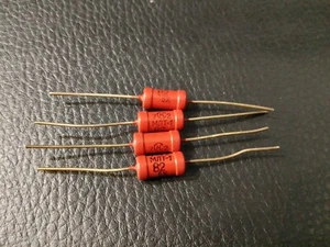 4 x Vintage MLT-1 82 Ohms 5% Wirewound Red Resistors USSR New / Old Stock - Foto 1 di 1
