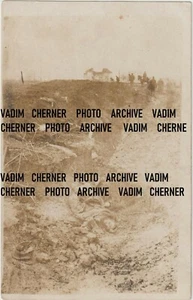 Old Photo Original of WWI Battlefield in Galitsia. Dead man in tranche  - Picture 1 of 2