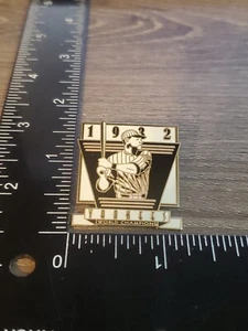 Pin de béisbol conmemorativo de los Yankees de Nueva York 1932 campeones mundiales MLB E4 - Imagen 1 de 3