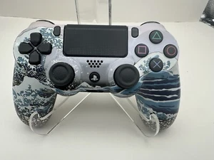 Glossy Finish The Great Wave PS4 Controller - Picture 1 of 8