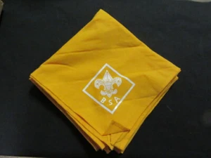Yellow and White Triangle Neckerchiefs, Lot of 4 TH5 - Imagen 1 de 1