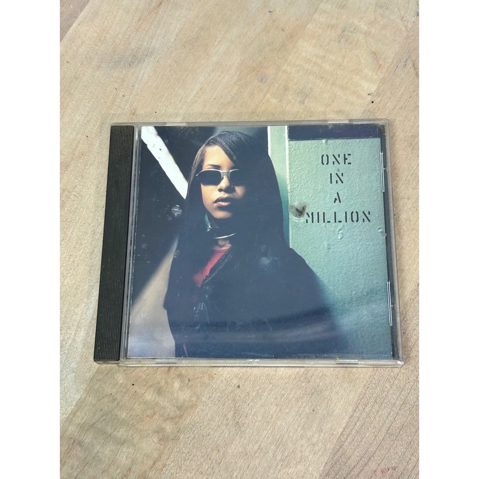 Aaliyah One in a Million CD Album 1996 Atlantic Records Hip Hop R&B Foto 1 de 4