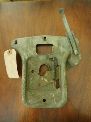 Chrysler 1954 bloqueo de cierre de capó inferior nuevo de fábrica OEM MoPaR Foto 1 de 4