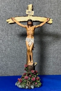 Jesus Christ Crucifixion Scene - Biblical Statue, Crucifix with Roses - Picture 1 of 8