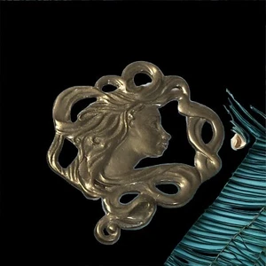 Broche prendedor de peltre cara diosa dama estilo Art Nouveau de colección gaviota firmado Canadá - Imagen 1 de 8
