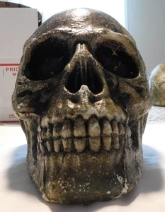 HUGE PROP SKULL WITH LED EYES & ELECTRONICS FROM THE HIT TV SHOW "SUPERNATURAL"! - Picture 1 of 5