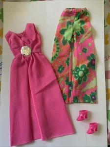 Barbie vintage 71' - sera lunga hostess rosa con scarpe con cinturino a T #3406 - Foto 1 di 7