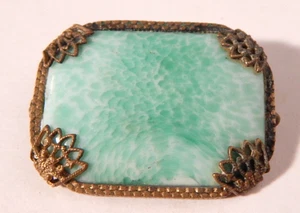 Antica spilla filigrana Art Nouveau pietra vetro verde Pechino tono oro marcata - Foto 1 di 7