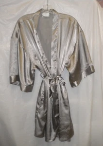 TURQUAZ MORGENMANTEL GR M SILBER GRAU BEIGE SATIN POLYESTERMISCHUNG BOX01 - Bild 1 von 6