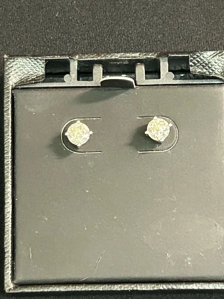 $11000 Par de aretes de diamantes naturales de oro blanco de 14K 1,30 CTW atornillados Foto 1 de 4