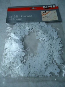 Paper Art White Plastic Cupid & Heart Mini Wired Garland 1 ¼” X 12 Ft. - Picture 1 of 3