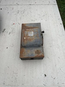 INTERRUPTOR DE SEGURIDAD CUADRADO D 400 AMP DOBLE TIRO SIN FUSIBLE 240 VAC 92255 Resistente - Imagen 1 de 6