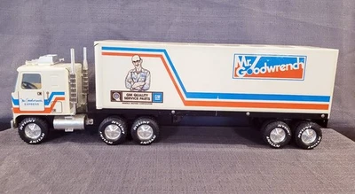 Винтажный полугрузовик и прицеп Nylint GMC 18 Wheeler No 910 Mr. Goodwrench Express - Изображение 1 из 4