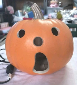 Vintage geformte Kunststoff elektrisch beleuchtete 10" Jack-o'-Laterne Halloween Dekor Kürbis  - Bild 1 von 5