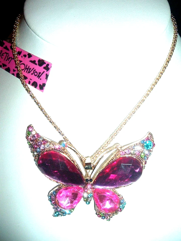 COLLAR Betsey Johnson PINK FUSHIA MULTICOLOR MARIPOSA CRISTAL Pavimentado Dorado Foto 1 de 4
