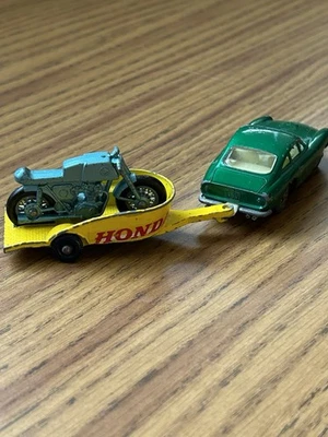 ORIGINAL VINTAGE LESNEY MATCHBOX # 75 FERRARI BERLINETTA WITM MOTORCYCLE TRAILER - Image 1 of 4