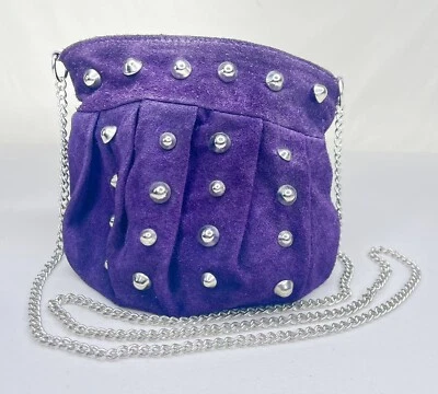 Bolso Cubo De Colección Cuero Gamuza Púrpura Tachonado Correa de Cadena Boho Festival Foto 1 de 4