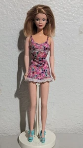 Mattel Barbie Puppe Mackie Gesicht trägt Kleid und Schuhe - Bild 1 von 5