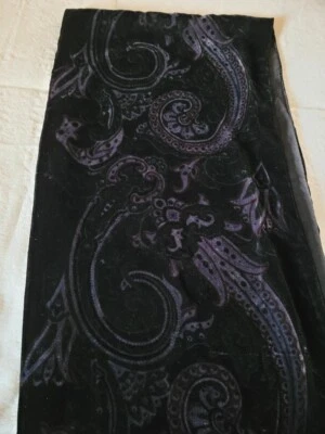 Bufanda De Colección Seda y Terciopelo Con Cuentas con Flecos 64 L x 11 W Medianoche Foto 1 de 4