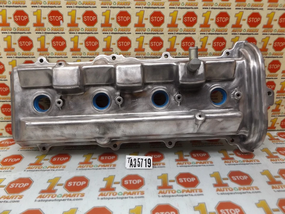 2001-2007 TOYOTA SEQUOIA RIGHT VALVE COVER 11201-50031 OEM - Image 1 of 4