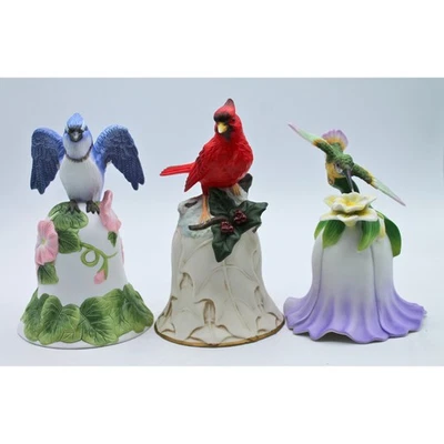 Avon | Lote de 3: Campanas para pájaros y flores | Cajas sin menta Foto 1 de 4