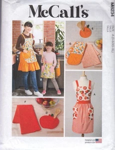 Schnittmuster McCall's 8234 Schürzen, Topflappen & Geschirrtücher für Kinder & Misses - Bild 1 von 1