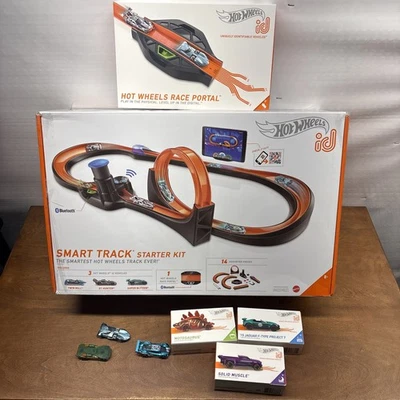 Hot Wheels 1:64 Scale Smart Track Starter Kit With Cars And Extras! - Image 1 of 4