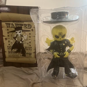 Kidrobot Huck Gee GID Signed SKULLSLINGER - Picture 1 of 10
