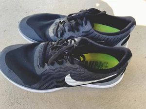 Size 10 - Nike Free 4.0 free knit( Woman’s )Black athletic Shoes - Picture 1 of 8